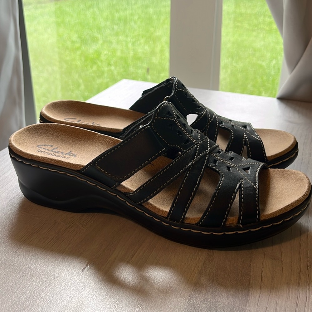 Clark’s bendable leather sandal wedge new size 7.5